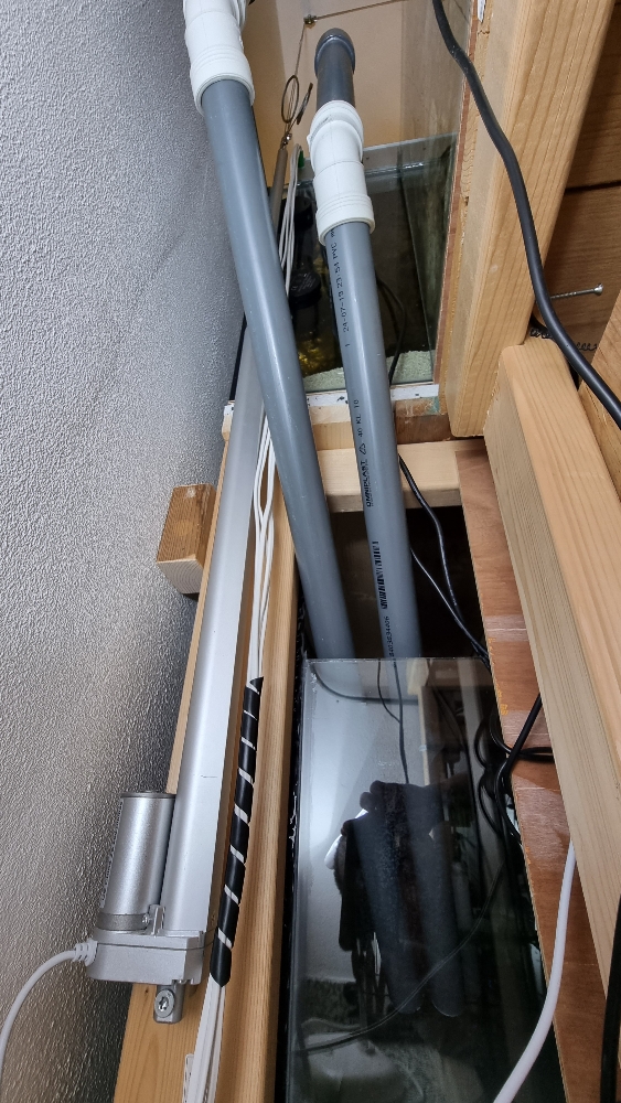 Lyftmekanismen för ljusrampen byggs (5)