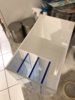 Kontrollpanelen i perspex med ventilationsspringa
